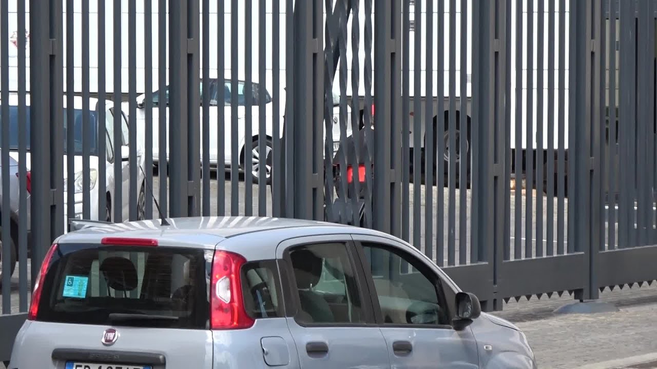 Conclave, cardinali lasciano il Vaticano senza rilasciare dichiarazioni dopo la congregazione