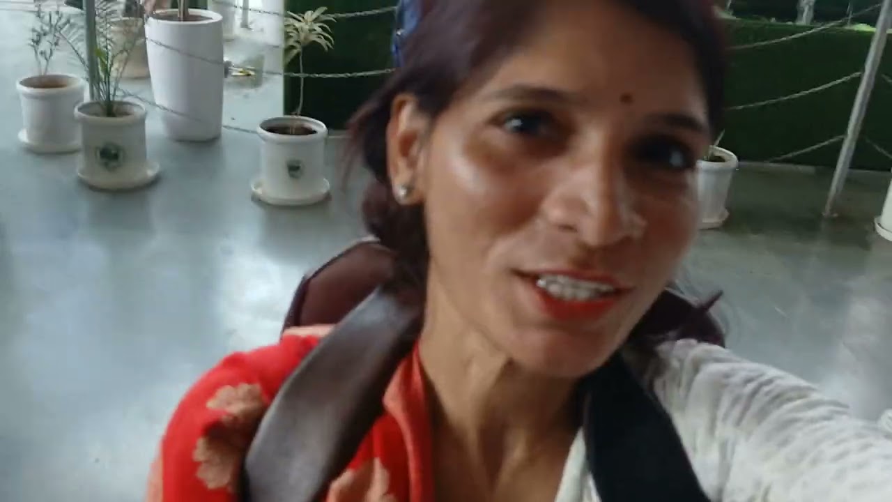 आज हम हैं लखनऊ में 😃#viralvideo 😀#artidevi #viralvideo😃 #zarooratrishta 