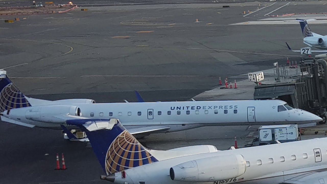 Horror flight with heavy turbulences during bad weather from Buffalo to Newark and devert
