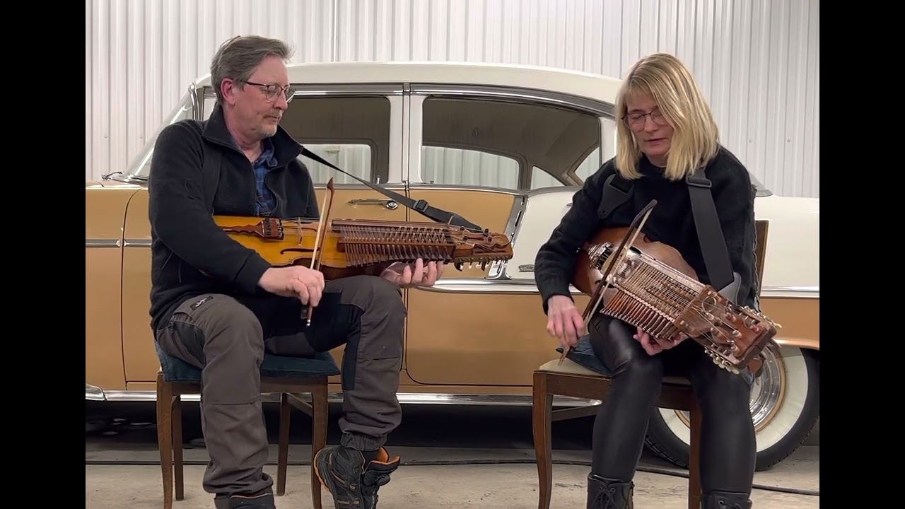 R&auml;vjakten efter Sture Sahlstr&ouml;m med Annika Ekstav och Anders Mattsson p&aring; nyckelharpa.