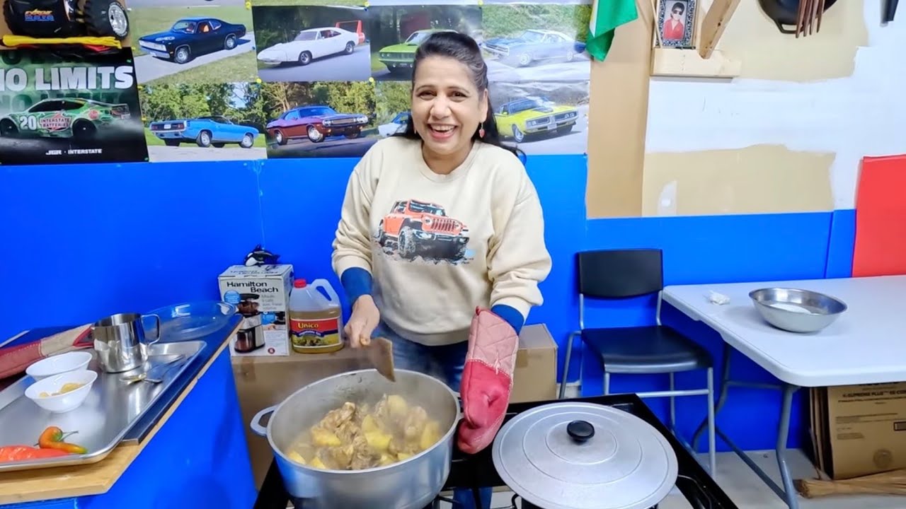 Любимое блюдо гайанцев: медленно приготовленное карри из курицы. #рецепткурицы #семья #веселье