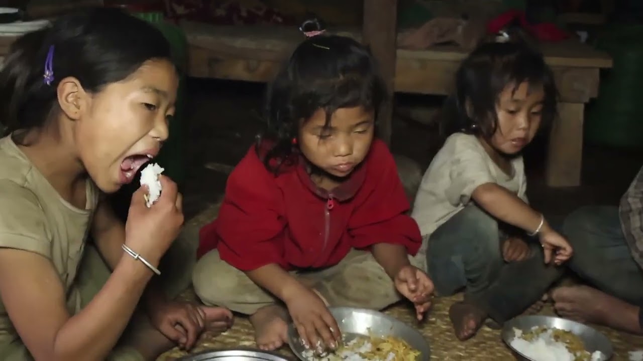 Cooking and eating technology of noodles in village || Nepali village life