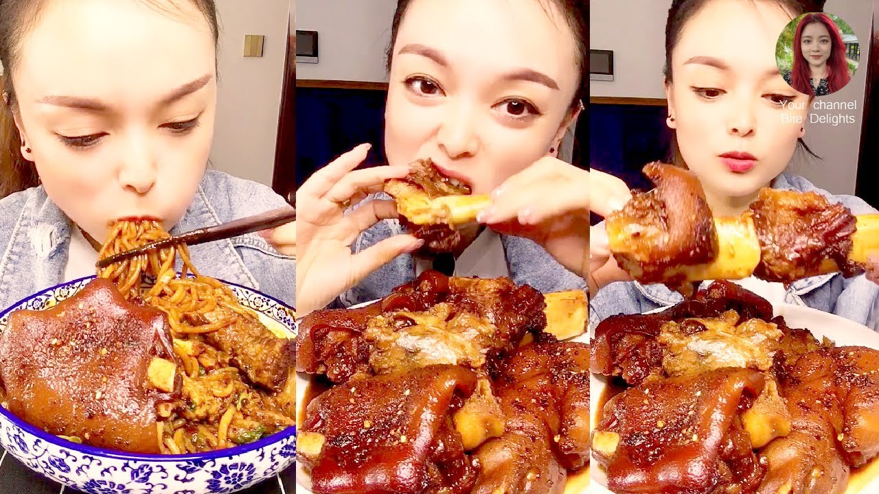Spicy and sweet fried noodles, eating them with the braised pork trotter makes it even more special!