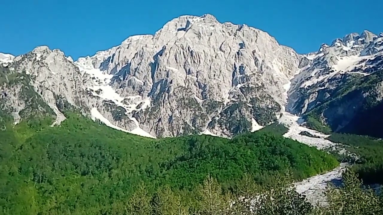 Долина Вальбоне Албания в июне