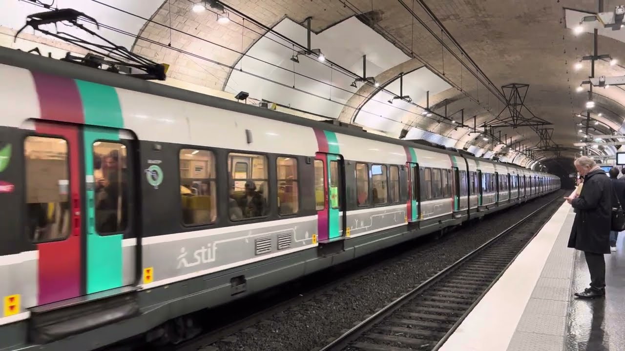 🇫🇷Petit passage du MI84/79 en Gare de Luxembourg RER B 