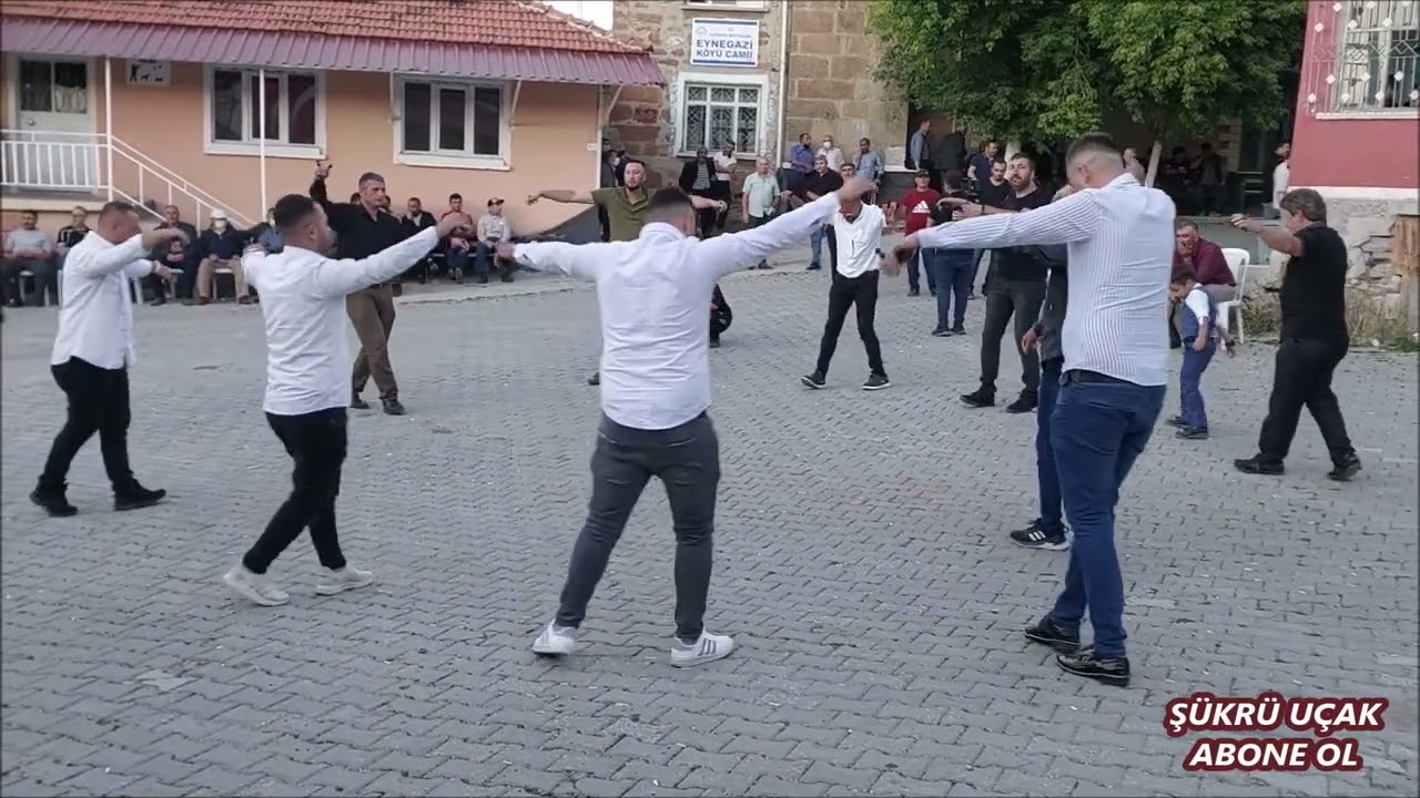 &Ccedil;iye Vurdum Kazmayı Kızlar bağlar yazmayı    Cover Ahmet ve Ahmet Can Emeksiz Eynegazi K&ouml;y&uuml; Seyit&ouml;me