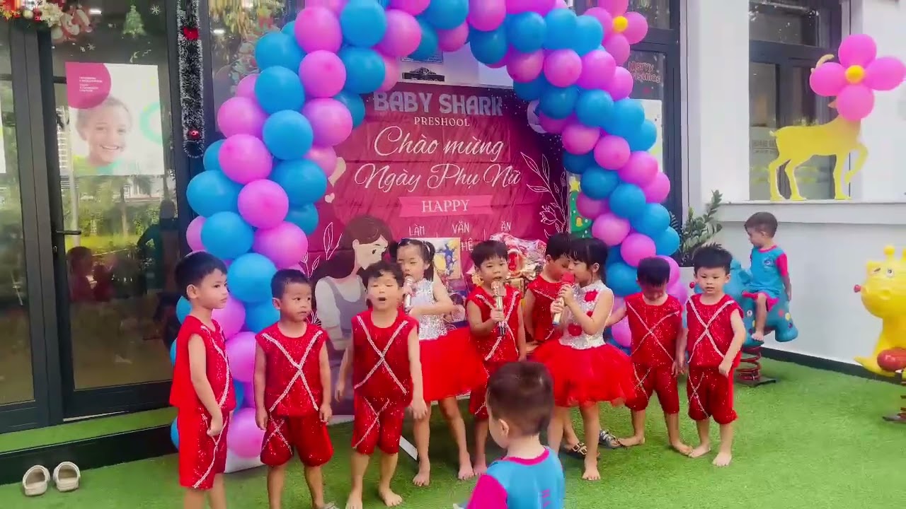 🌹🎤 BÉ HÁT “BÔNG HỒNG TẶNG CÔ” – SHARKY CLASS 🎤🌹