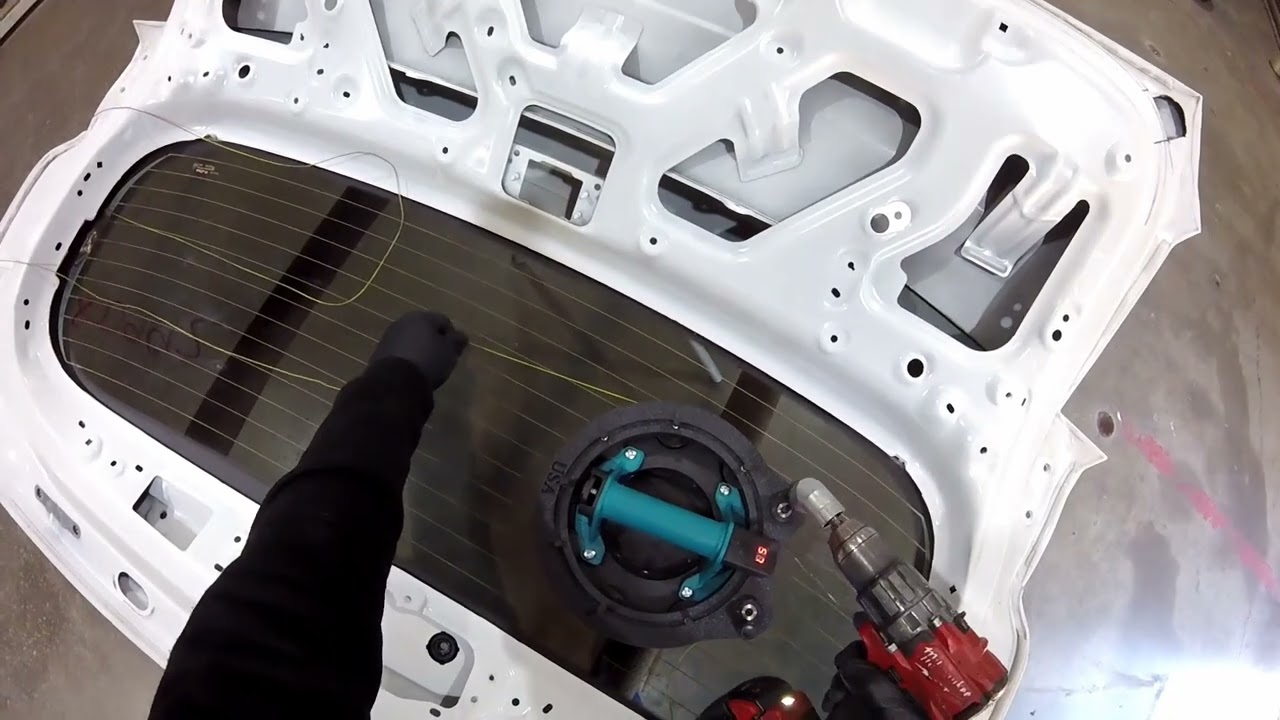 “Removing Liftgate Glass Safely | Unknown Tool Demonstration”