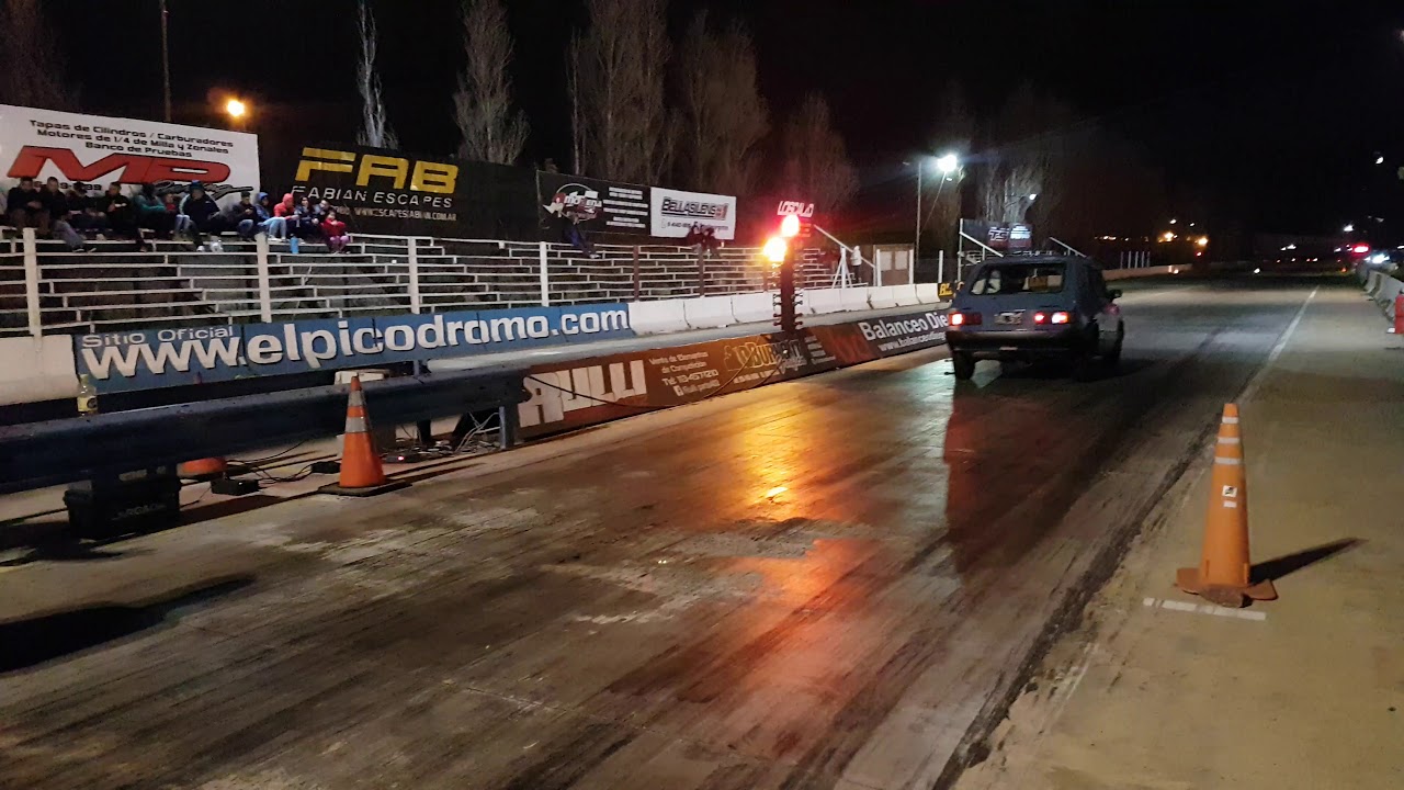 Fiat 147 en el picodromo