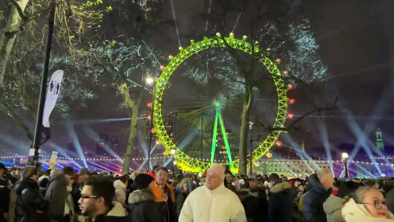 London Fireworks 2025 (4K) - Shot on iPhone 15 Pro Max by Felix Shraer