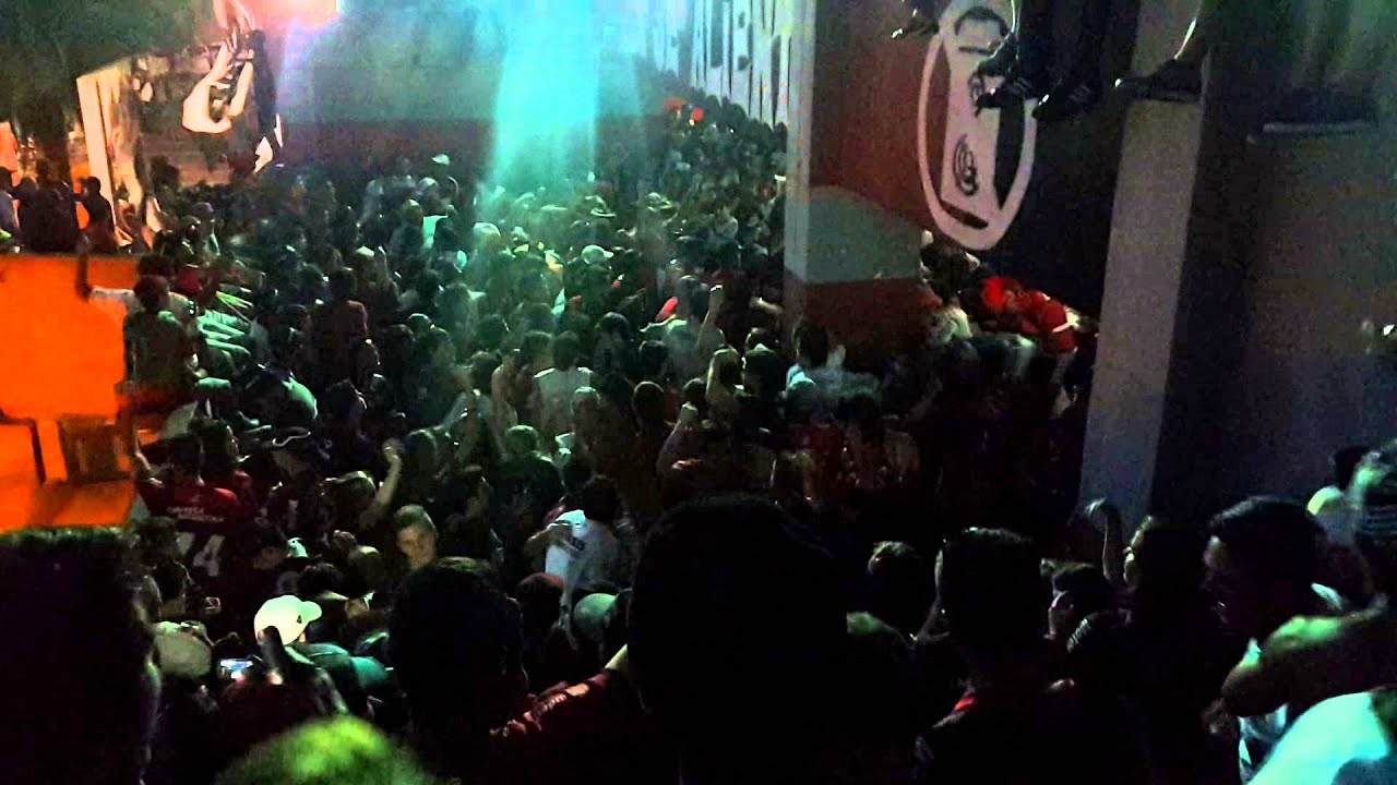 Cancion de newells. Yo soy leproso y lo sigo siempre a todos lados!