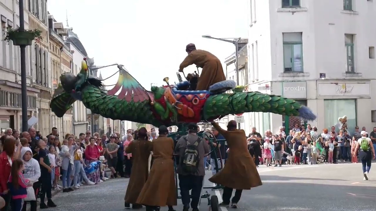 Saint- Quentin Les Fêtes du Bouffon le 19 mai 2024  video