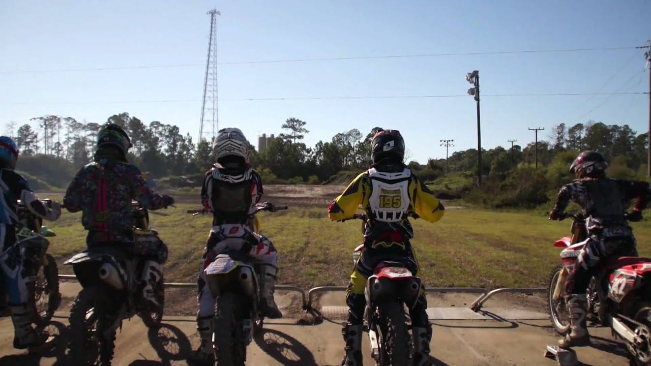 PaxTrax - At the starting gate of a moto race