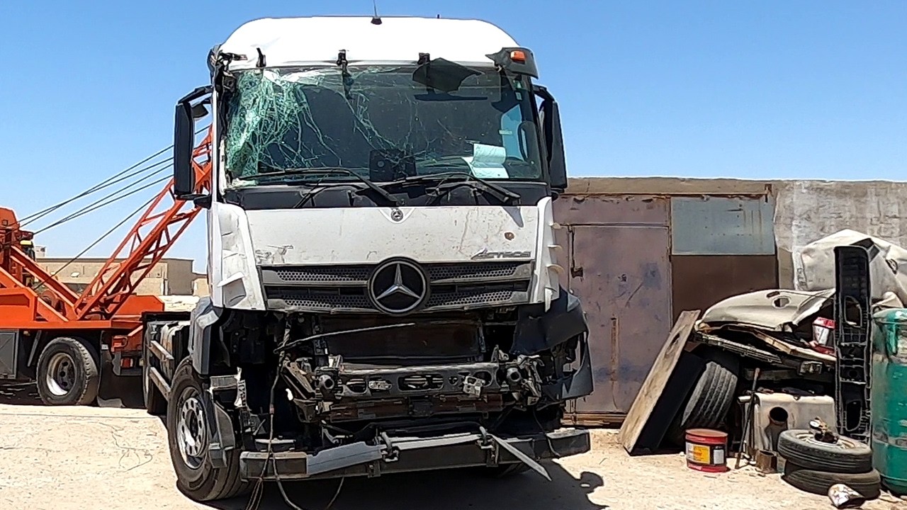 Mercedes Truck mp5 Accident Cabin ' Chassis Repairing And Restoration Complete Video  Truck World 1