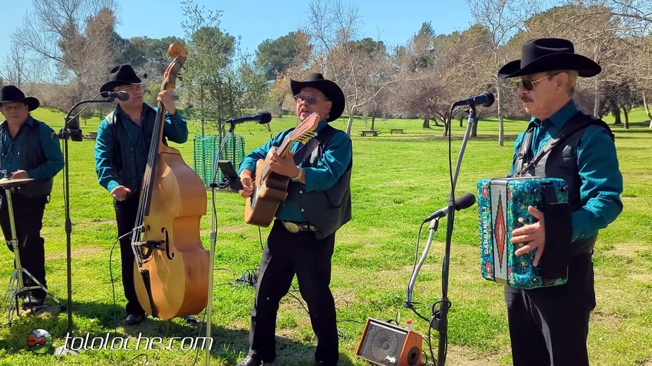 Un corrido de los Clásicos Valente Quintero - Chirrines Con Tololoche Los Angeles CA 818-290-4645