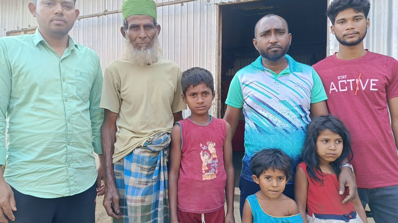 অসহায় পরিবারটির পাশে কাঁচা কলা 2.0