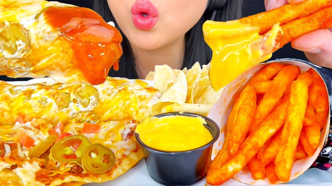 ASMR SPICY GRILLED CHEESE BURRITO, NACHO FRIES, MEXICAN PIZZA - TACO BELL (EATING SOUNDS)