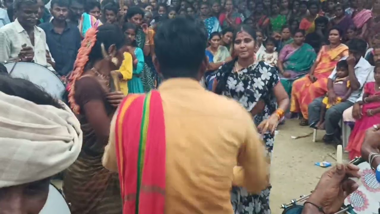 డప్పు వాయిద్యాల పల్లె కళాకారుల నాటు డాన్సు 