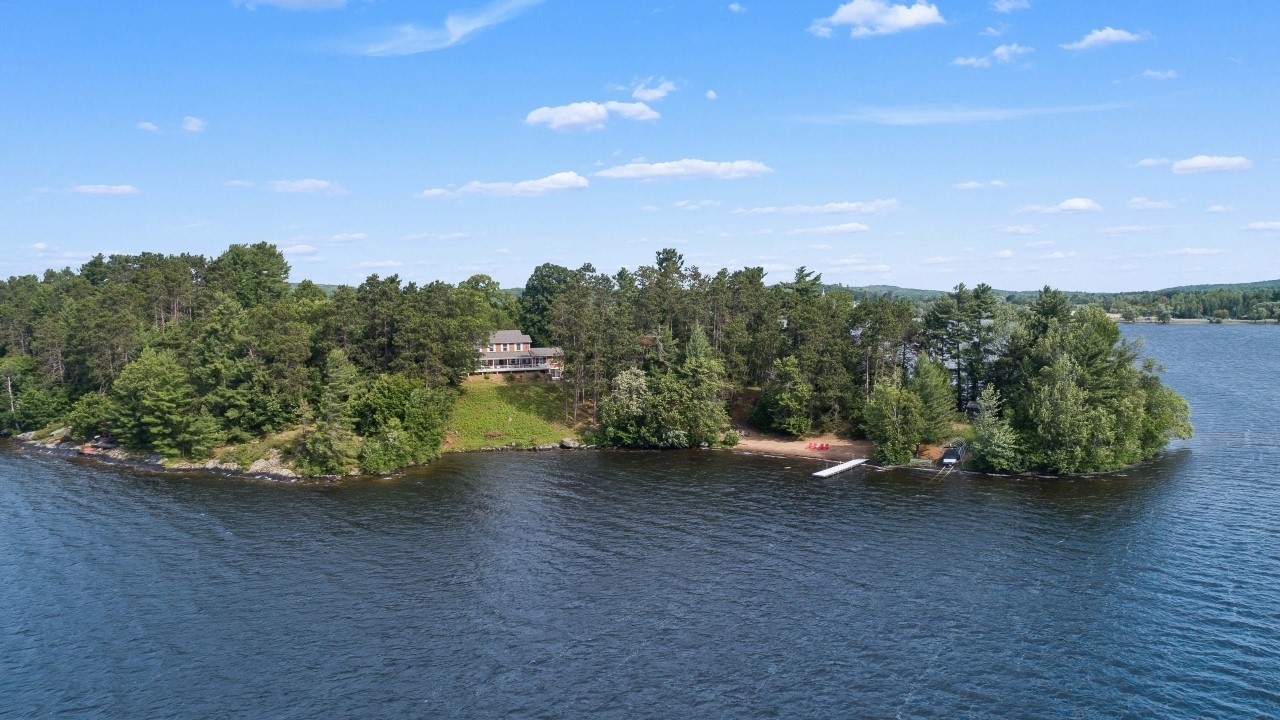 Luxury Peninsula Property on Kamaniskeg Lake | Nearly 1,100 ft of Shoreline | 4‑Season Living