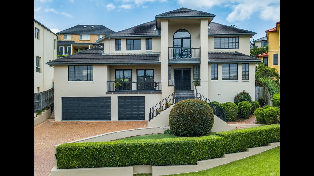 Maree McCrorie : 15 Nevis Place, Castle Hill