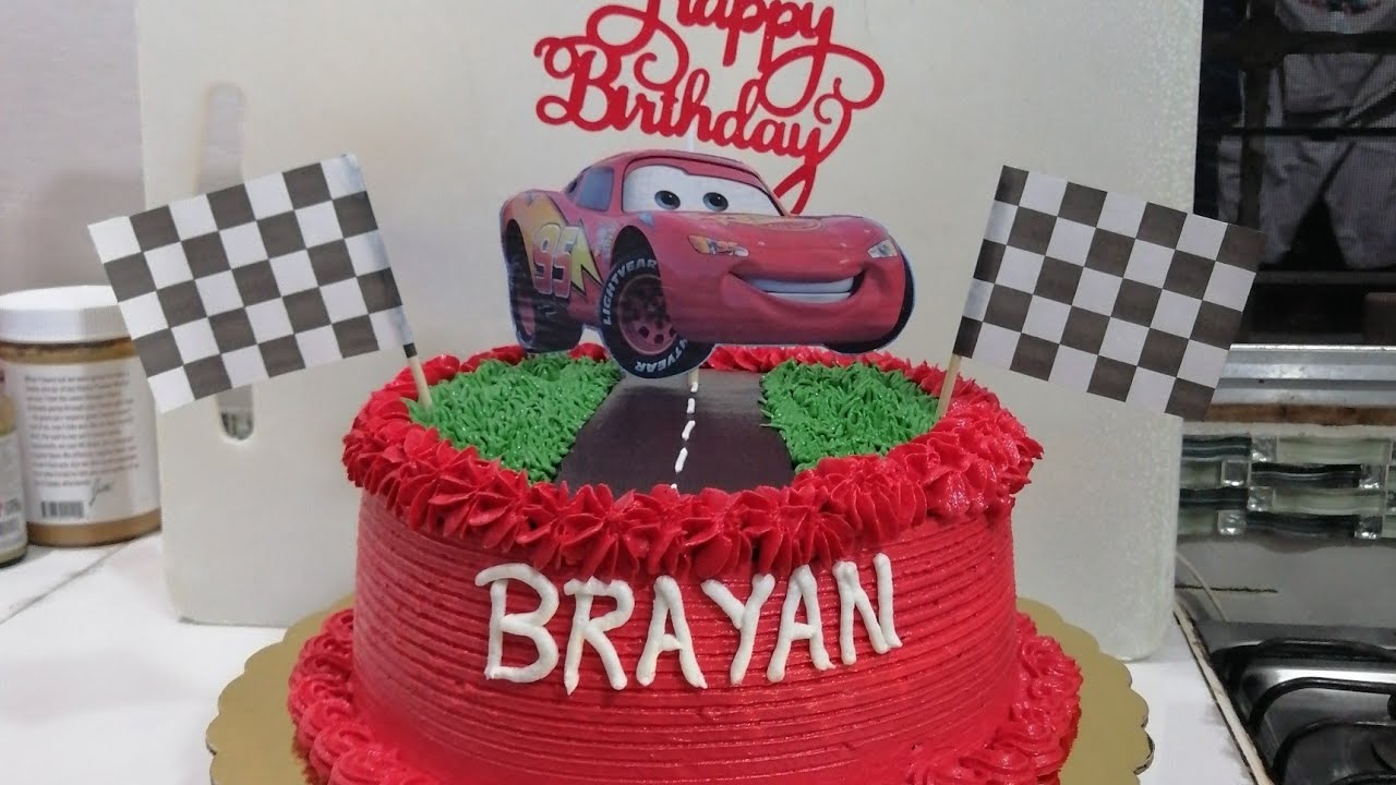 Decoración fácil de pastel De Rayo Mcqueen con Chantilly