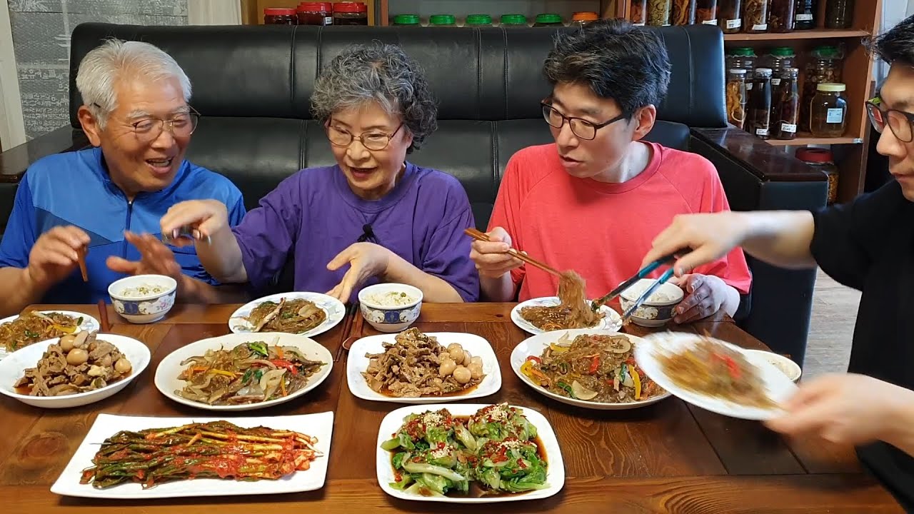 Очень легкий чапче мукбанг, салат из листьев салата, тушеная свинина