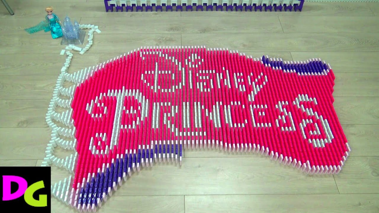DISNEY PRINCESS in 85,000 Dominoes / Domino Art