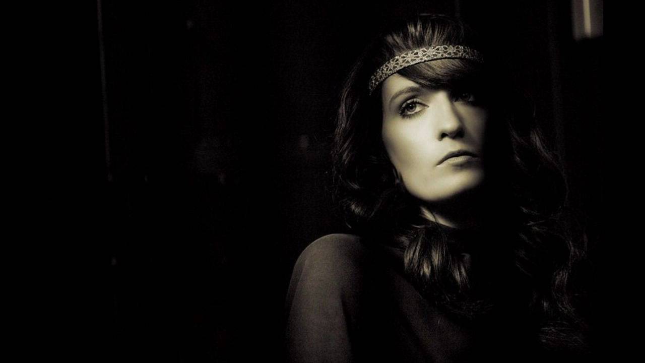 Florence + The Machine - Drumming Song (Acoustic)