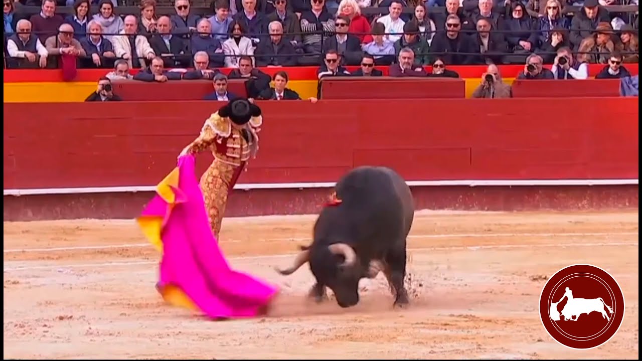 Rom&aacute;n Collado, primer toro, Feria de Fallas, Valencia 19-03-2025