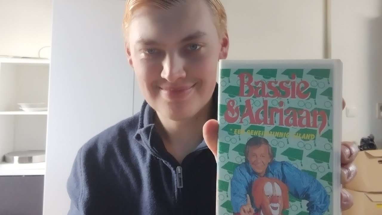Bassie en Adriaan en de huilende professor bespreken