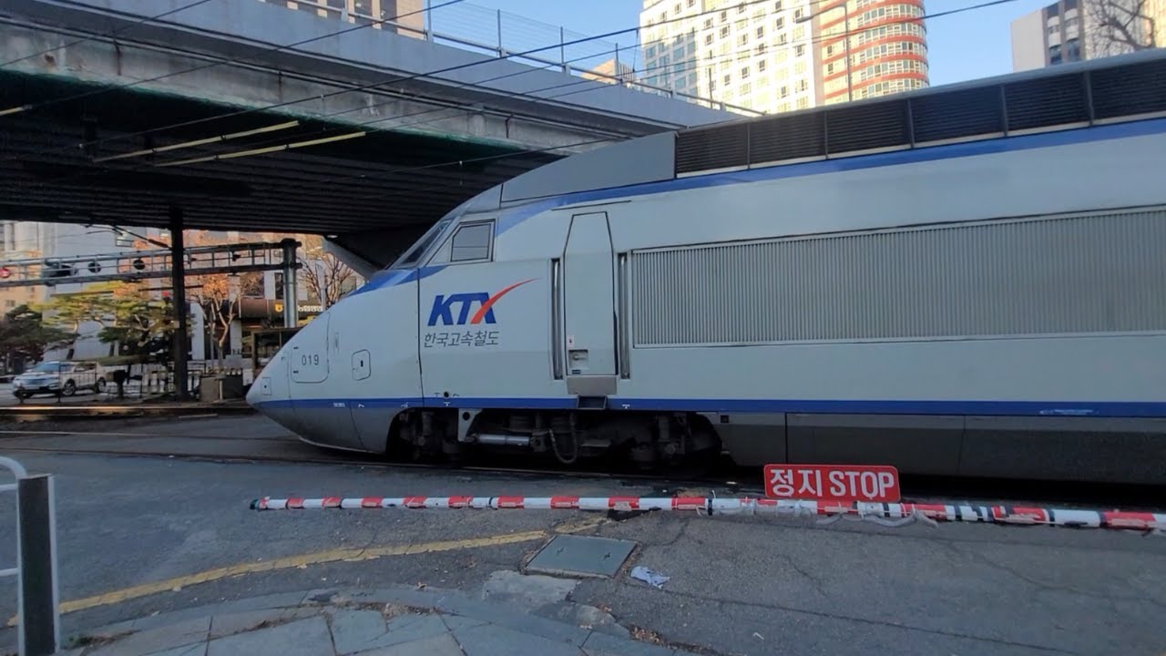 Railway crossing near Seoul station
