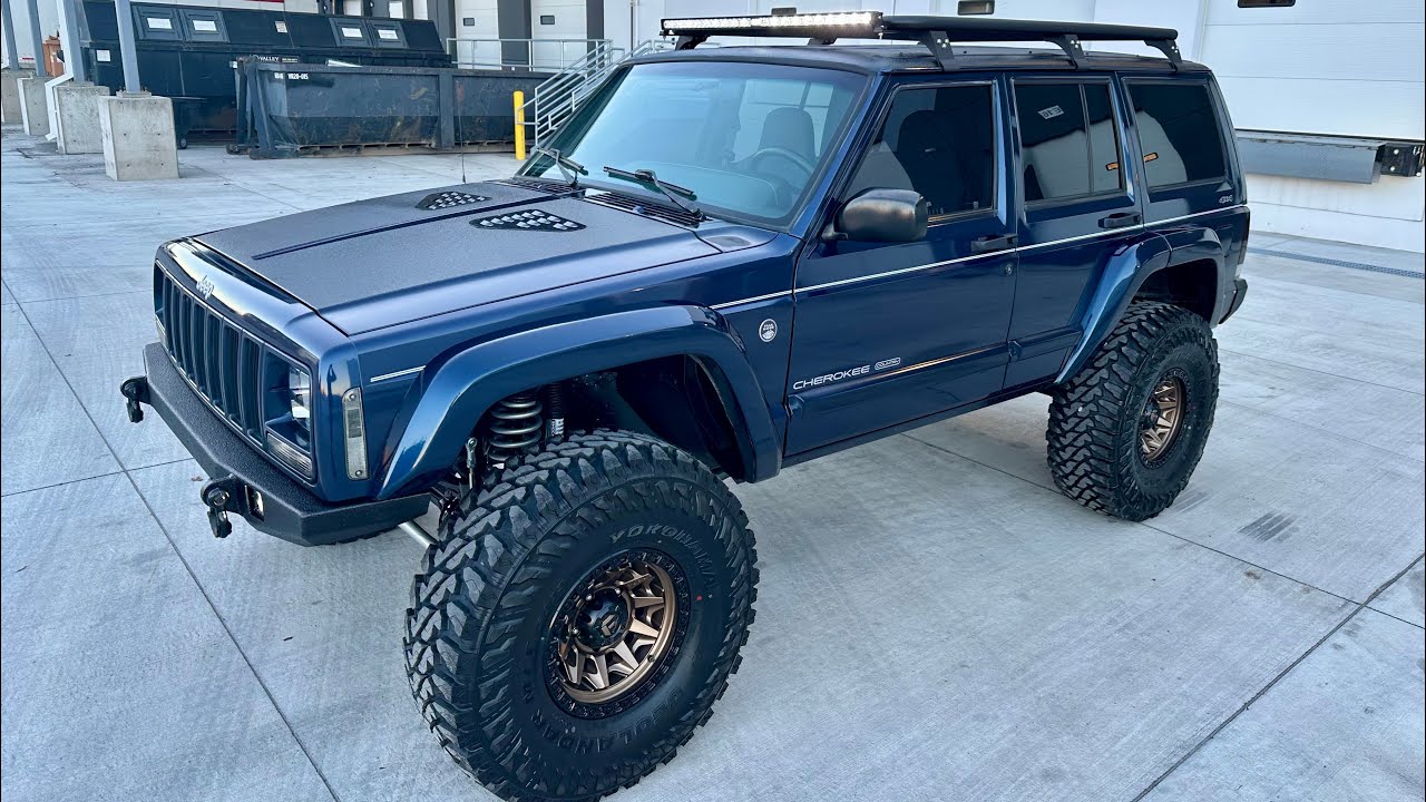 Amazing 1997 Jeep Cherokee XJ Country in Dark Blue Pearl, FULLY BUILT!!