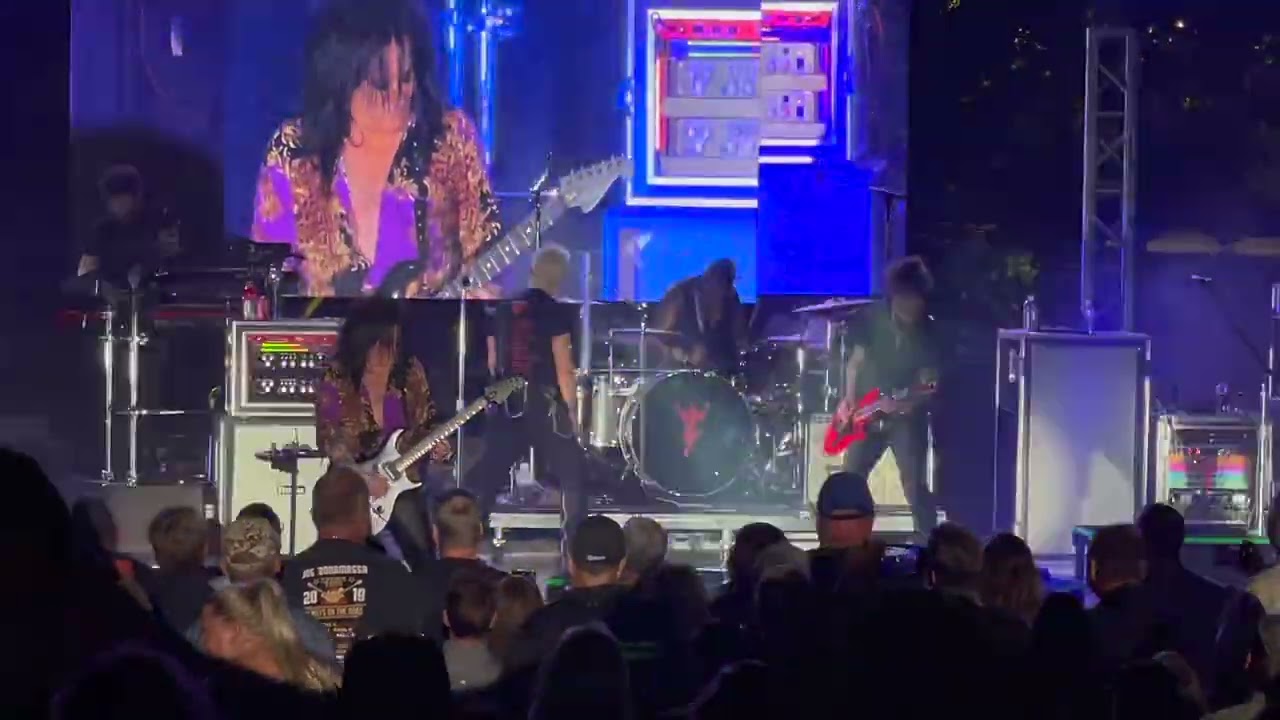 Billy Idol  Featuring  Steve Stevens Solo Cedar Rapids, Iowa