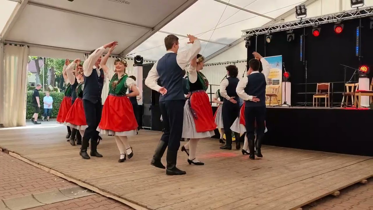 Sorbischer Volkstanz auf der 775 Jahr Feier von Steinigtwolmsdorf 💃🕺💙❤️🤍