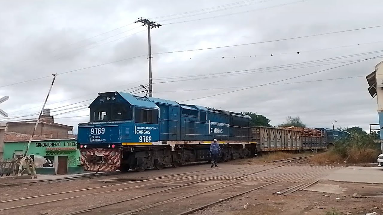 TREN N°9013 CRRC #9769 Y #9791 DESDE J.V.GONZALEZ [TRENES ARG.CARGAS]