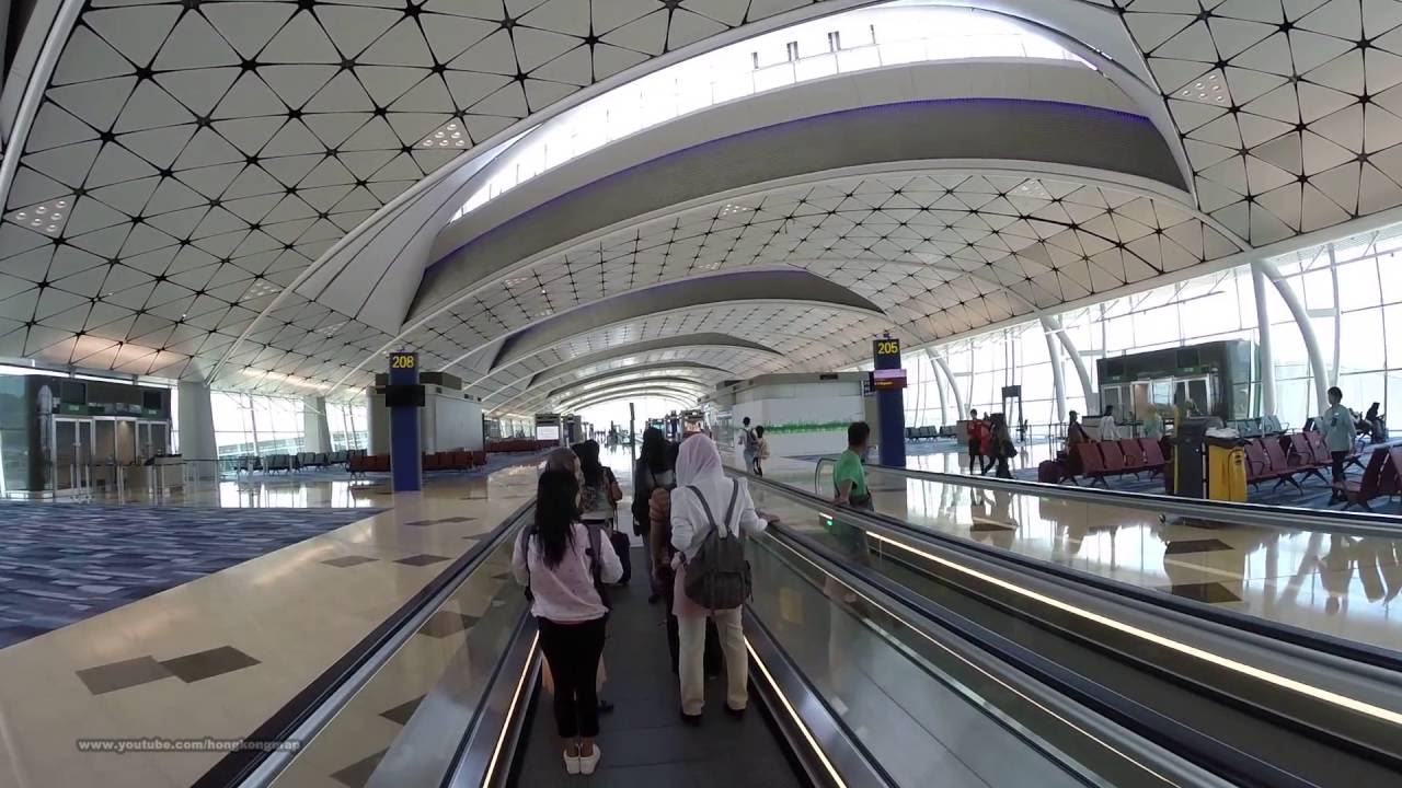 2016-Aug-5 #香港國際機場 #HongKongInternationalAirport #HongKongWalk ➡️ Gate 205 Midfield Concourse 中場客運廊