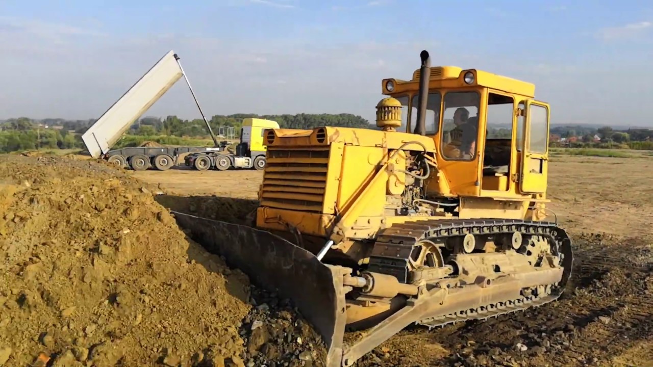 Pepa ř&aacute;d&iacute; na rusk&eacute;m buldozeru T 130