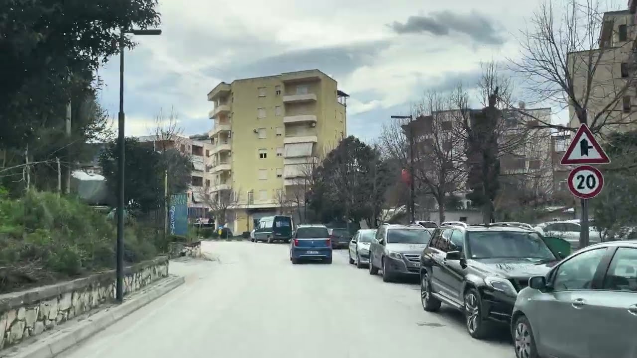 Vodeo📸4K Nga Gjykata e Vlorës drejt Skelës – Udhëtim🚙 mes lagjeve që tregojnë historinë e qytetit.
