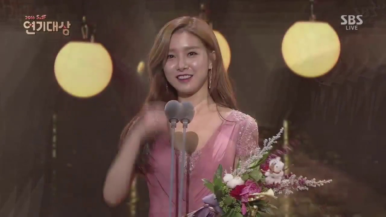 Kim So Eun & Song Jae Rim - SBS Drama Awards 01012017