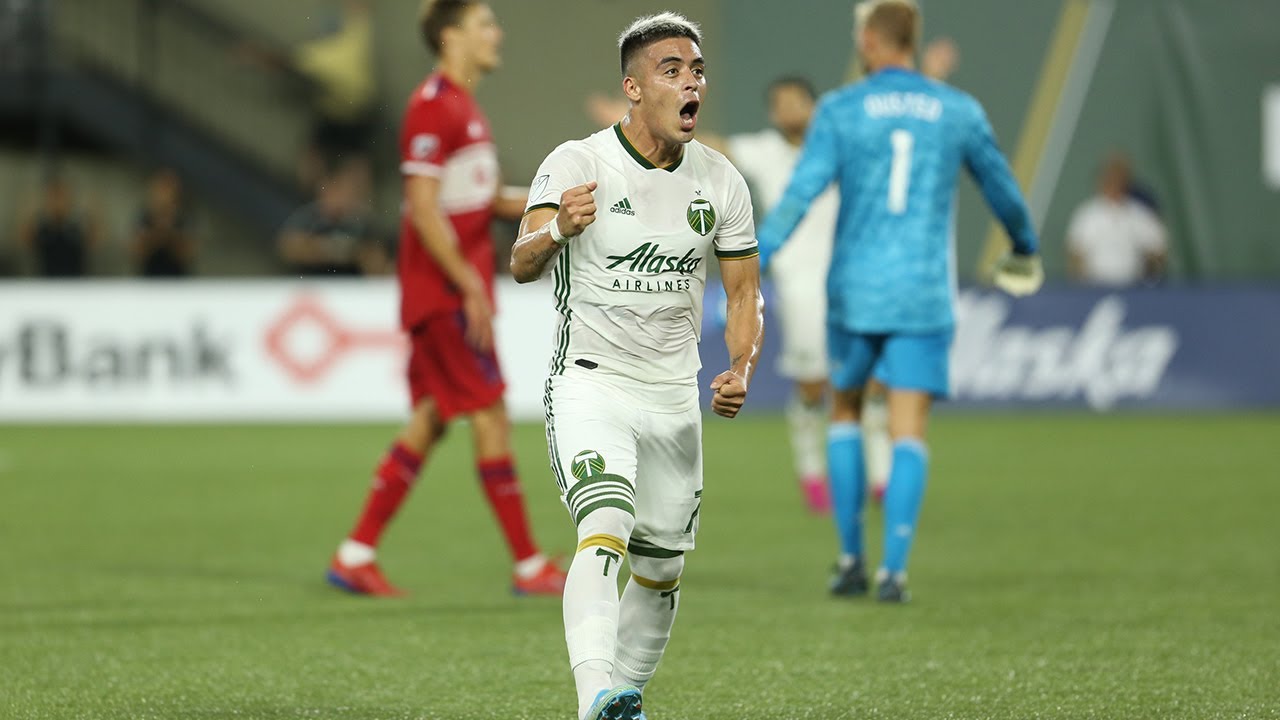 GOAL | Brian Fernandez scores his second goal against Chicago