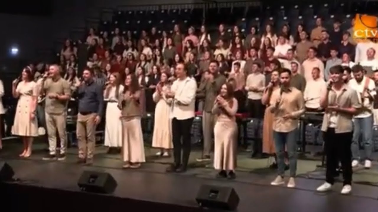 Către Tine c&acirc;ntul nostru 'nălțăm (Osana) | Conferința Națională de Tineret IDENTITATE, Oradea