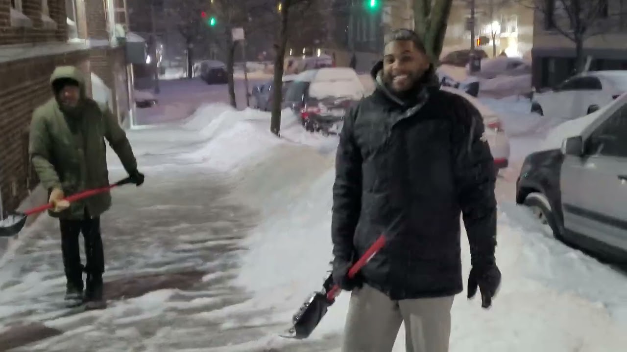 Selt helps his neighbor take the snow of the car in 2026 snowstorm in 189st Washington Heights.