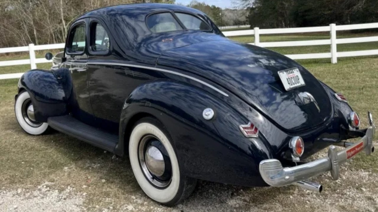1940 Ford Deluxe Coupe Cold Start and Drive