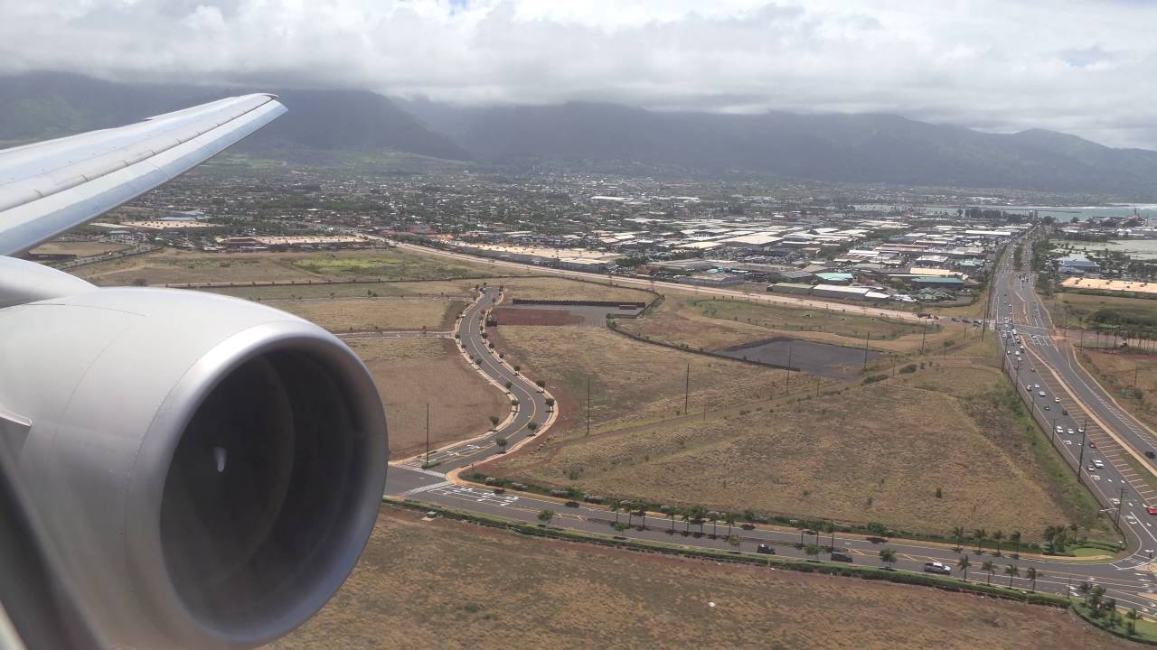 (4K) United 777-200 landing in Kahului OGG