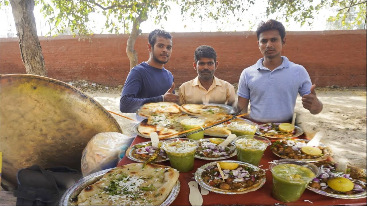 Indian Street Spicy Chole Kulcha Eating Challenge | 40 Rupees Street Chole Kulcha | Food Challenge