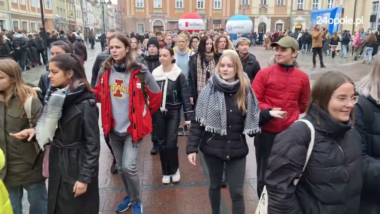 22. Polonez Maturzystów na Rynku w Opolu