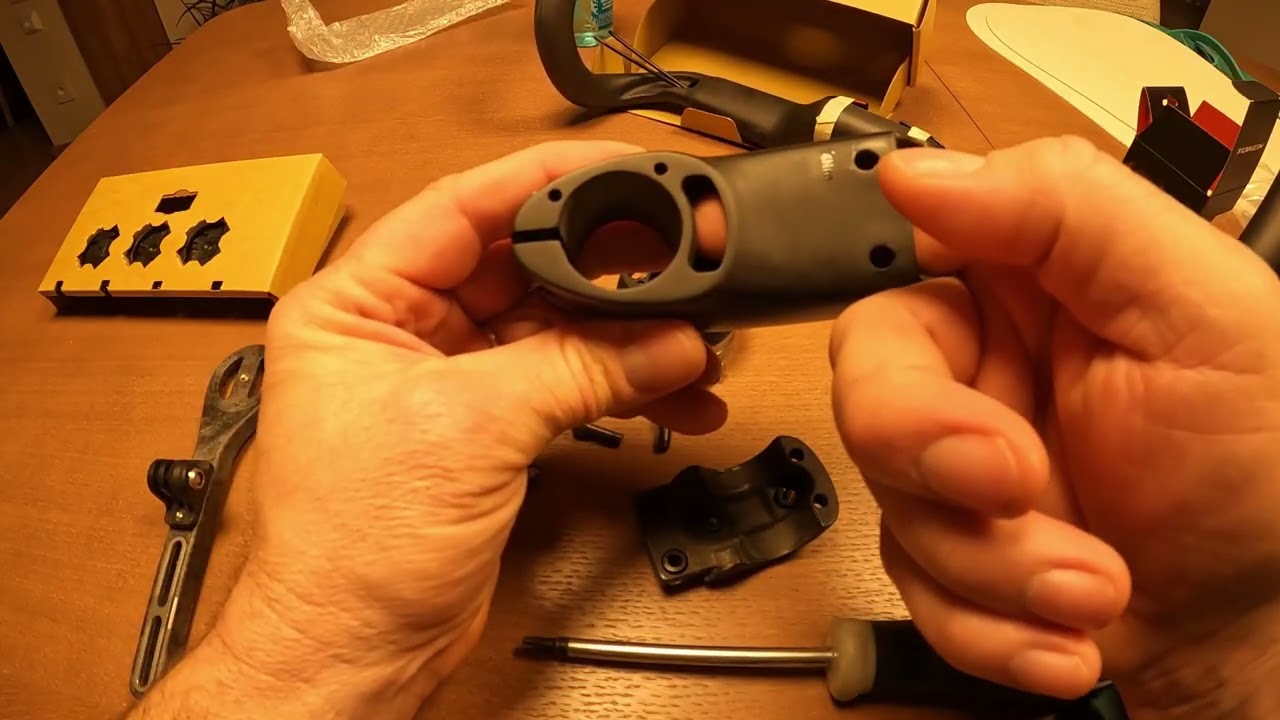 BLKTEC M6 - karbonowy mostek chowający kable :-)