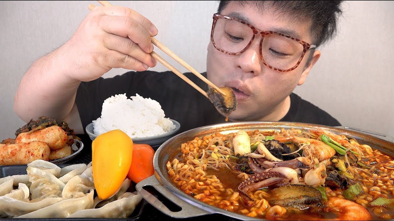 먹방 창배 #해물라 전복 오징어 새우넣고 해물라면 제대로 맛사운드 Seafood Ramen haemul ramyeon mukbang Legend koreanfood asmr