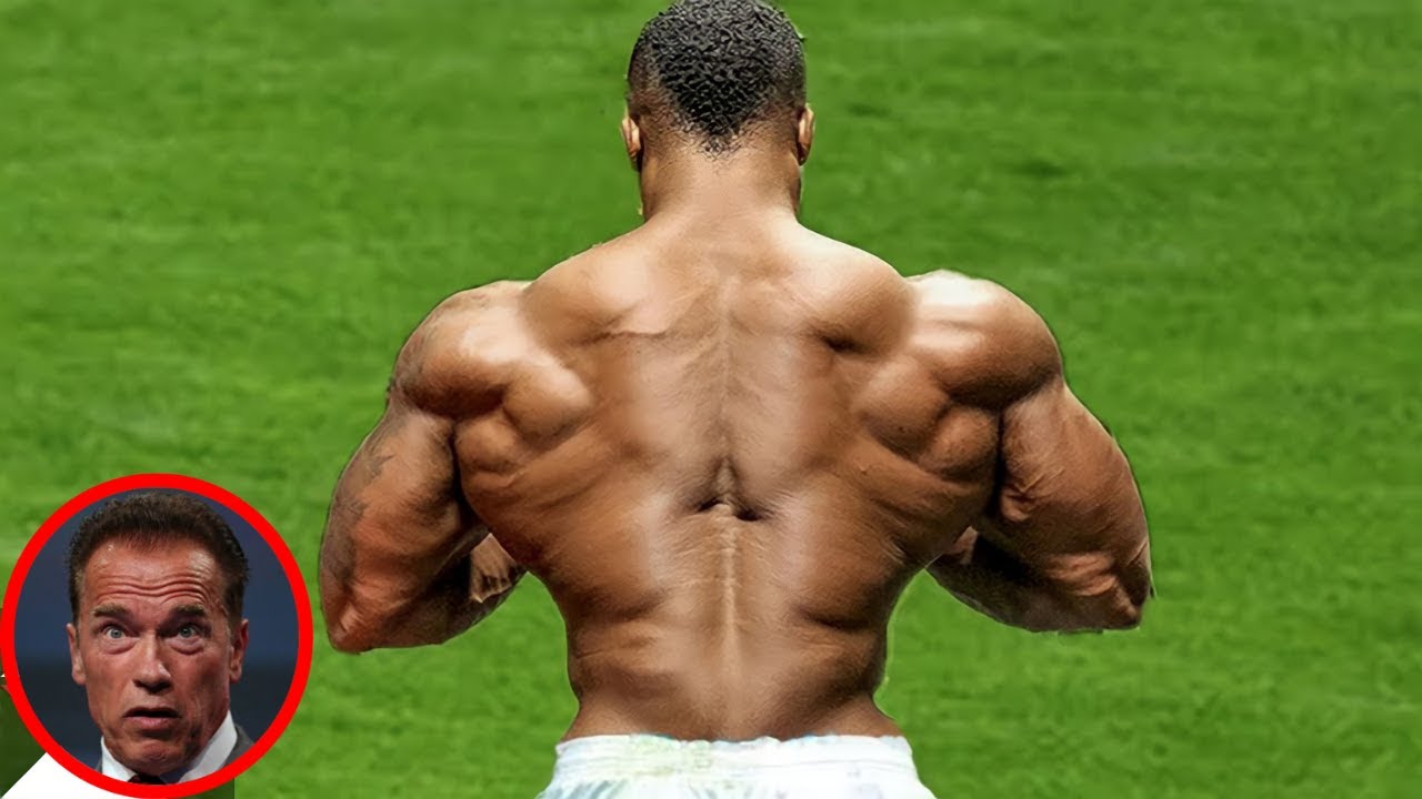 12 Strongest NFL Athletes Who Look Like Bodybuilders