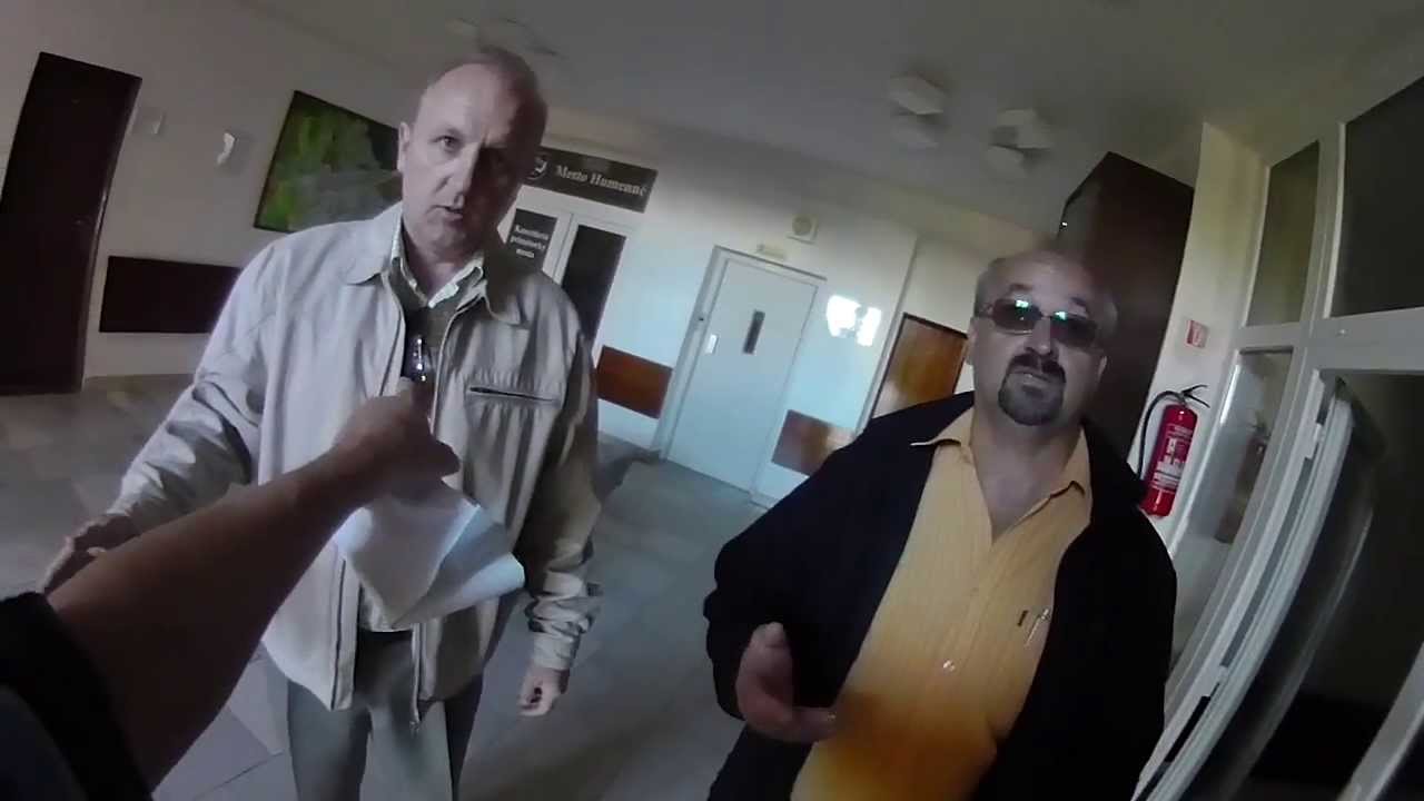 Zadržali novinára - stretnutie Gašparovič (Prezident SR) a Vaľová - incident - kamera č. 2